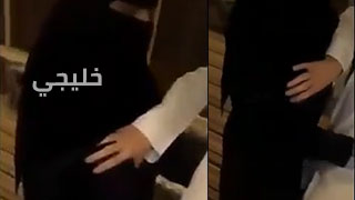 خلايجة مستمتعين على راحتهم - سكس