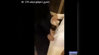 خلايجة مستمتعين على راحتهم - سكس