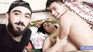 شاب عراقي يوثق لحظة جامدة مع رفيقته بشكل مفاجئ!! سكس