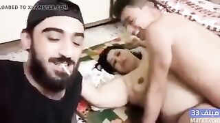 شاب عراقي يوثق لحظة جامدة مع رفيقته بشكل مفاجئ!! سكس