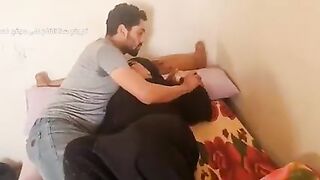 عجبكوا الميلف المصرية؟ شوفتوا كيف بتغازل عشيقها ببكلام الحلو والمداعبات الناعمة! سكس