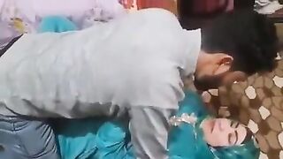 ميلف تتلعب بشاب مصري عشان تسحبه للنيك - سكس