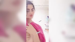 أم اللول تكشف عن مفاتنها في عرض جريء - سكس عراقي